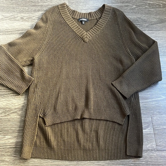 Express Oversized Vneck Sweater - Picture 3 of 7